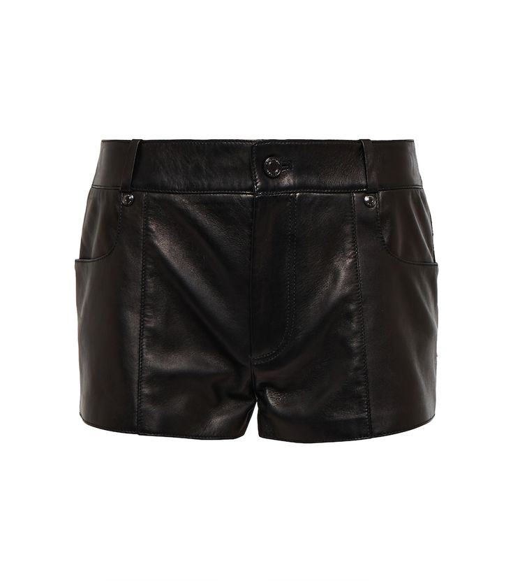 Tom Ford presents the ultimate tough-luxe piece: leather shorts. Made from soft lamb leather, these shorts are exquisitely tailored with a slim-fitting silhouette. Wear yours with the label's stand-out blouses for a feminine meets rocker aesthetic. Pull Short En Cuir, Sweater Leather Shorts, Luxury Leather Shorts, Rocker Aesthetic, Tom Ford Leather, Tom Ford Clothing, Black Toms, Leopard Print Pants, Asymmetrical Sweater