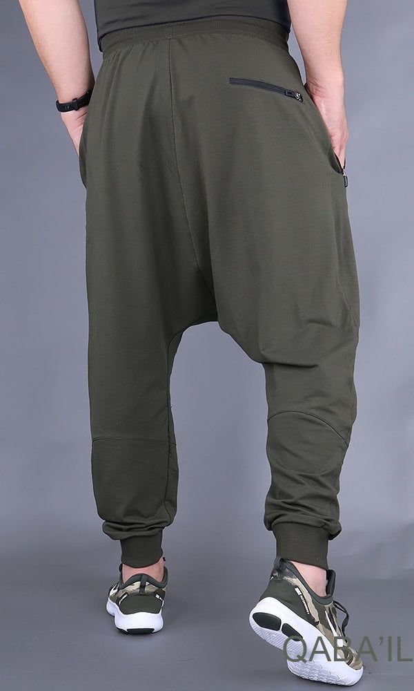 QL Athletik Joggers in Khaki Description: QL Athletik Joggers offer great mobility, a blend of comfort and fashion-forward style, making them a wardrobe staple. These multi-purpose modern joggers have become essential whether you’re working out, lounging at home or going out. You can dress up or down depending on the occasion and you’ll still look sharp. Modern Islamic clothing for men Very high-quality fabric from top brands Has a small logo on the left leg and ribbed cuffs With an elastic wais Modern Islamic Clothing, White Friday, Relaxed Trousers, Boho Life, T Shirt World, Khaki Fashion, Collared Sweatshirt, Urban Lifestyle, Clothing Men