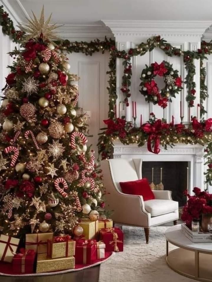 Natal Country, Christmas Tree Inspo, Red And Gold Christmas Tree, Christmas Tree Decorating Themes, Creative Christmas Trees, Christmas Tree Decorations Diy, Christmas Decor Inspiration, Christmas Tree Inspiration, Christmas Interiors