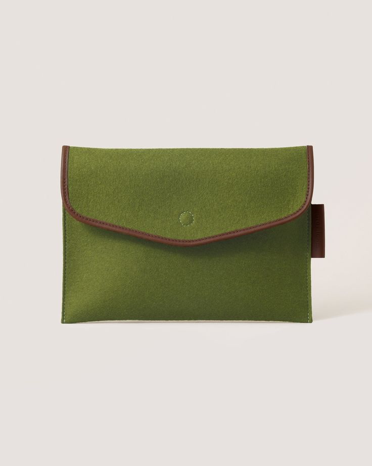 Our laptop sleeves are designed to protect technology with sophistication and ease. Made from our premium Merino wool for superior protection, each sleeve is accented with structured leather edging for a touch of elegance. It’s a refined blend of style and function for the everyday essentials you rely on.

  

 Benefits of Merino Wool Felt

  
 * Sustainable, biodegradable, and renewable 
 * Odor, stain, heat, and dirt-resistant 
 * Oeko-Tex® Certified 
 * See all the benefits (https://graf-lant Modern Travel Clutch With Laptop Sleeve, Classic Envelope Clutch For Travel, Travel Envelope Bag With Laptop Sleeve, Modern Envelope Clutch For Travel, Classic Travel Envelope Clutch, Green Envelope Clutch For Everyday Use, Modern Pouch With Laptop Sleeve For Daily Use, Modern Laptop Sleeve Clutch Pouch, Versatile Bag With Laptop Sleeve For On-the-go