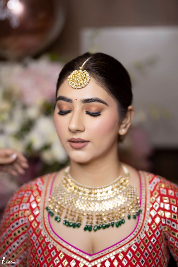 disha parmar's soft bridal makeup Disha Parmar Wedding Look, Natural Makeup Indian Bride, Nude Makeup For Wedding, Nude Makeup Looks Indian Wedding, Bridal Nude Makeup, Hd Makeup Looks Bridal Indian, Simple Bridal Makeup Indian, Indian Wedding Hairstyles For Bride, Hd Makeup Looks