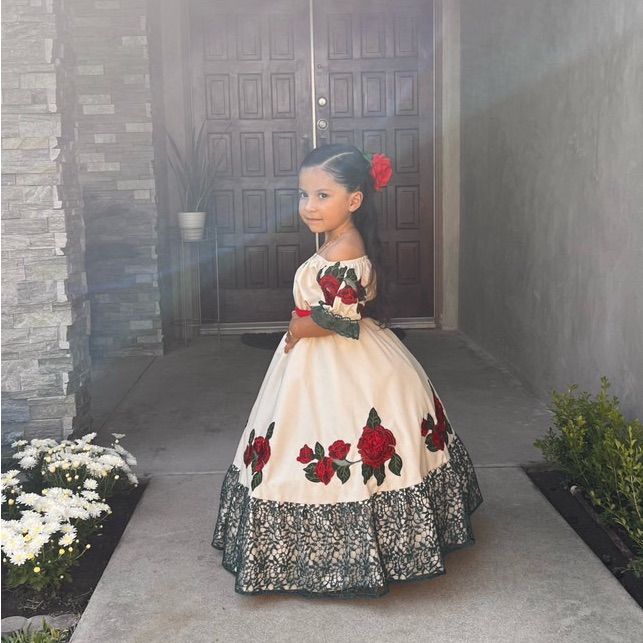 Cotton Fabric With Elastic In The Arms And Waist Include Crinoline And Rebozo . Mariachi Dress For Women, Mariachi Dress, Mexican Clothing Style, Spanish Themed Weddings, Mexico Dress, Traditional Mexican Dress, Quince Dresses Mexican, Spanish Wedding, Mexican Outfit