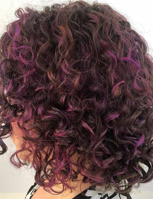 20 Pretty Purple Highlights Ideas For Dark Hair Dark Hair Purple Highlights, Curly Purple Hair, Purple Highlights Brown Hair, Pelo Color Vino, Purple Brown Hair, Purple Hair Highlights, Dark Curly Hair, Dyed Curly Hair, Highlights Ideas