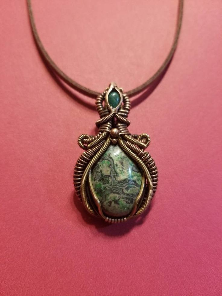 Green agate and malechite copper jewelry, copper pendant, handmade, wirewrap Wire Wrapping Tutorials, Jewelry Wire Wrapping, Wire Jewelry Designs, Raw Crystals, Seahorses, Antique Necklace, Copper Pendant, Green Agate, Jewelry Wire