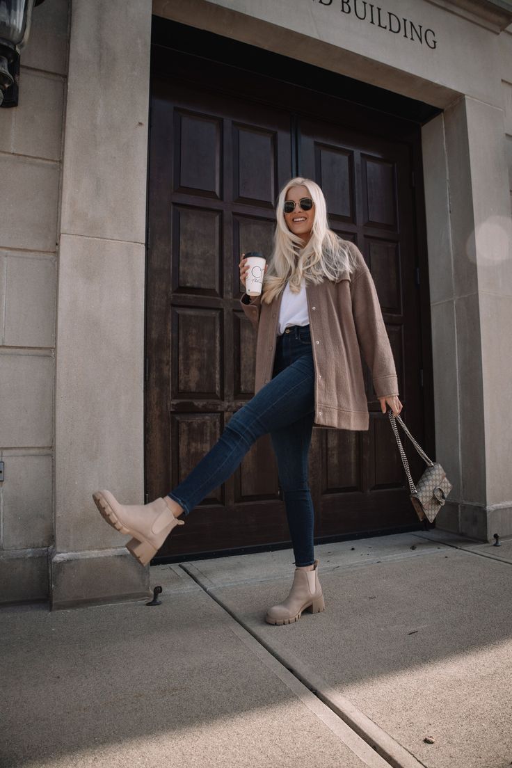 Outfits Con Botas Chelsea, Beige Boots Outfit, Kathleen Post, Dress And Sneakers Outfit, Outfit Botas, Nordstrom Shoes, Lug Boots, Boots Beige, Booties Outfit