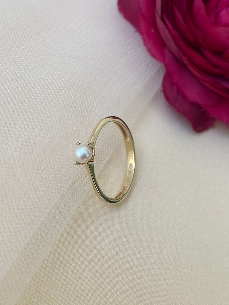 "14K 18K Gold Minimalist AA Single Pearl Ring-Freshwater Pearl Stackable Delicate Ring-White Pearl Dainty Ring-Engagement & Wedding Jewelry MATERIAL SPECIFICATIONS Stock Code: Z098437 Metal : 14K 18K Solid Gold Color: Yellow gold, Rose gold, White gold. Pearl Color : White Personalization in Ring Size is possible. THE WEIGHT OF OUR PRODUCTS MAY VARY + - 10% GR WHY OUR PEARL JEWELRY? The elegant and timeless pearl jewelry by BirinciJewelry is a musthave in every person's wardrobe. Natural pearls 14k Gold Pearl Ring With Single Diamond For Promise, Elegant Stackable Wedding Rings With Simple Design, Elegant Stackable Rings For Wedding With Simple Design, Dainty Pearl Promise Ring With Round Cut, Classic Wedding Pearl Ring With Birthstone, Classic Pearl Wedding Ring With Birthstone, Classic Pearl Ring With Birthstone For Wedding, Elegant Simple Design Round Diamond Ring, Yellow Gold Pearl Birthstone Ring For Promise