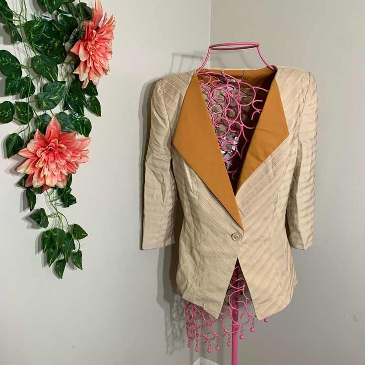 Varo Mala Striped Blazer Jacket, One Button, Print Closure And Quarter Length Sleeves, Women Size Medium Brand, New With Tags Fitted Beige Retro Blazer, Retro Spring Blazer For Office, Vintage Beige Blazer For Spring, Retro Formal Outerwear For Spring, Elegant Orange Spring Outerwear, Retro Spring Outerwear For Office, Orange Formal Outerwear For Spring, Formal Orange Outerwear For Spring, Spring Formal Orange Outerwear