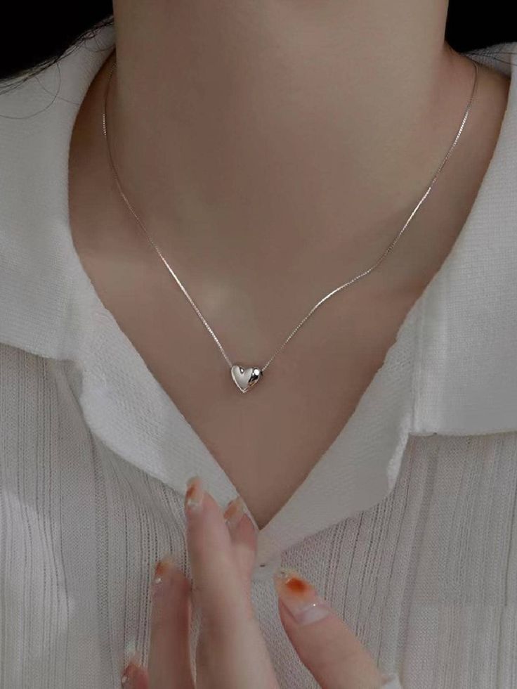 Silver  Collar  Copper   Embellished   Women's Fashion Jewelry Chain Designs Silver Women, Silver Chains For Women Neck, Silver Chain Designs For Women, Simple Heart Necklace, Pinterest Jewelry, Pretty Jewelry Necklaces, Heart Shaped Pendant Necklace, Fancy Jewellery Designs, Heart Decor