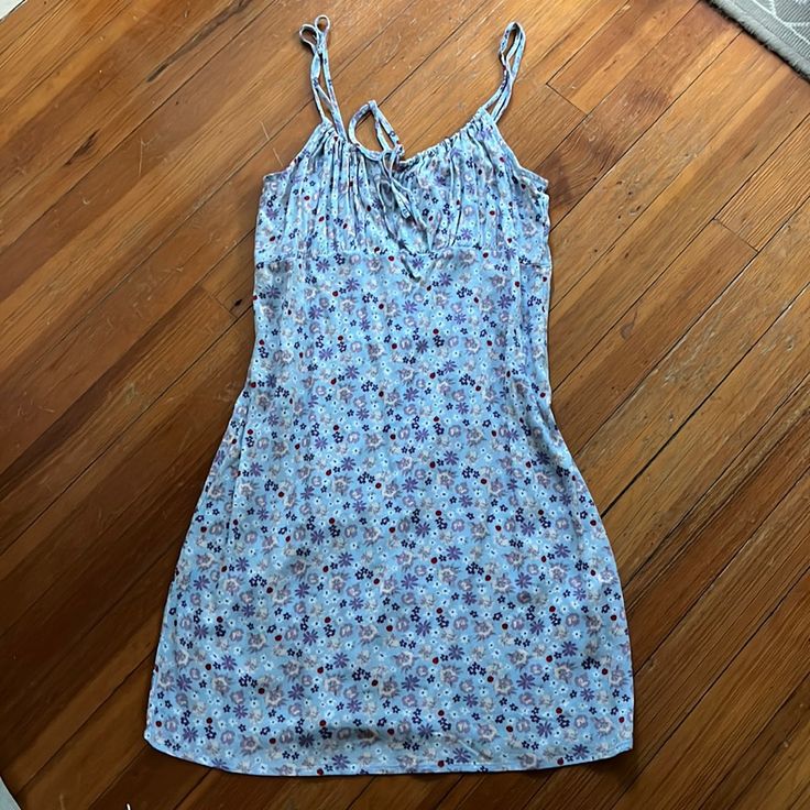 Forever 21 Never Worn Great Shape Casual Blue Mini Dress With Ditsy Floral Print, Casual Fitted Sundress By Forever 21, Fitted Casual Sundress By Forever 21, Light Blue Casual Dress With Ditsy Floral Print, Forever 21 Casual Mini Dress, Casual Forever 21 Mini Dress For Brunch, Forever 21 Casual Dresses For Spring, Casual Floral Print Dress By Forever 21, Casual Brunch Mini Dress By Forever 21