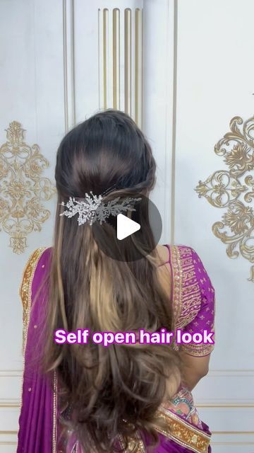 Saree In Hairstyle, Black Color Saree Design, Pony Hairstyle On Saree, Long Hair Saree Hairstyles, South Indian Wedding Guest Hairstyles, Self Hairstyle For Saree, Easy Hairstyles For Marriage, Hairstyles Saree Look, Hair Styles With Saree Party Wear