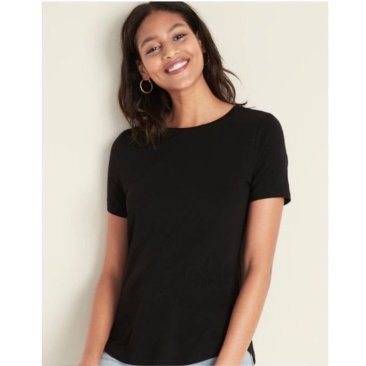 Firm Price T Shirt By Old Navy Nwot Color: Black Size: Medium Details: - Trendy Luxe Tee - Light Breathable Material - 95% Rayon, 5% Spandex - Crew Neckline - Short Sleeve - Relaxed Drapey Fit - Curved Hemline, Hits Below Waist - Wear Casually Or Dress Up Trendy Classic Comfy Casual T Shirt Everyday Tee Shirt Athleisure Minimalism Simple Boho Bohemian Hip Hipster Luxe Luxurious Hip Hipster Street Wear Plain Black T Shirt, Womens Trendy Tops, Chic Pants, Navy Blouse, Printed Midi Skirt, Tees For Women, Old Navy Women, Blackjack, Crew Neck Tee