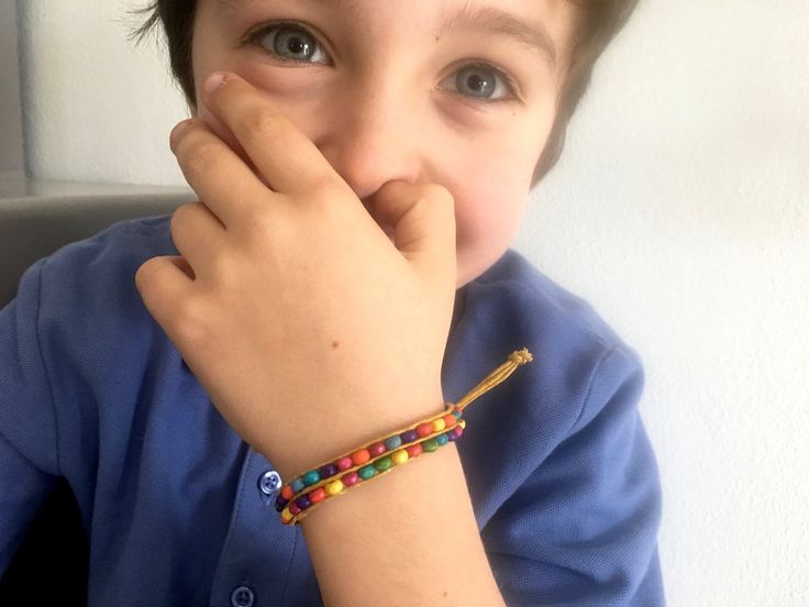 "Colorful child bracelet, kid jewelry. Wood beaded bracelet, simplistic. Gift for baby, for little boy, for him. Handmade in Italy Lovely personalized in colors beaded cord bracelet, toddler boy bracelet.  Choose your favorite colors cord or convo me for different requests.  Hypoallergenic beads and cord bracelet for baby.   For other simplistic beaded bracelet : https://www.etsy.com/listing/512236815/minimalist-men-bracelet-simplistic?ref=shop_home_active_17 take a look to \"gift for men\" sect Bracelet Ideas For Boys, Creative Macrame, Boy Bracelet, Kid Jewelry, Boys Bracelets, Toddler Bracelet, Bracelet Cord, Gold Bracelet Simple, Minimalist Men