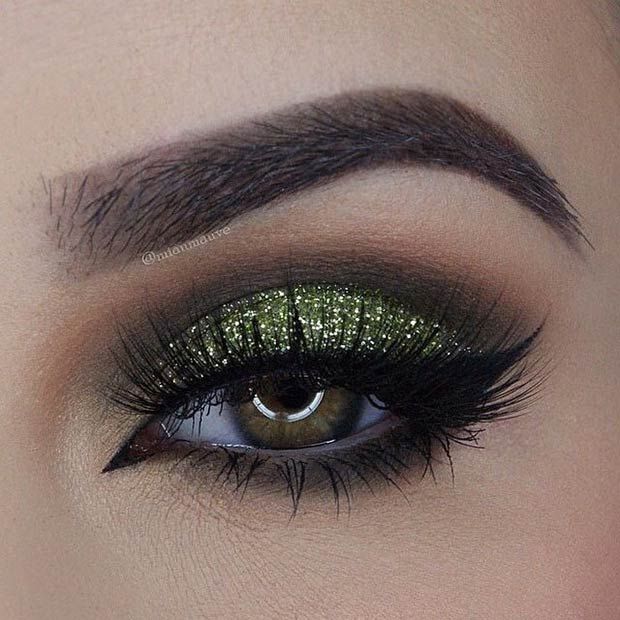 Pinterest: SaDexO Makeup Cantik, Make Up Designs, Holiday Makeup Looks, Smokey Eye For Brown Eyes, Green Makeup, Brow Powder, Makijaż Smokey Eye, Green Eyeshadow, Makeup Needs