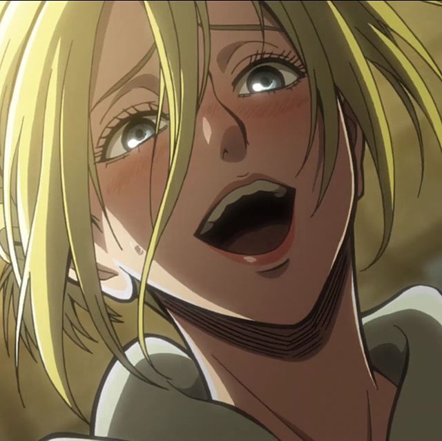 an anime character with blonde hair and blue eyes looking at the camera while holding her mouth open