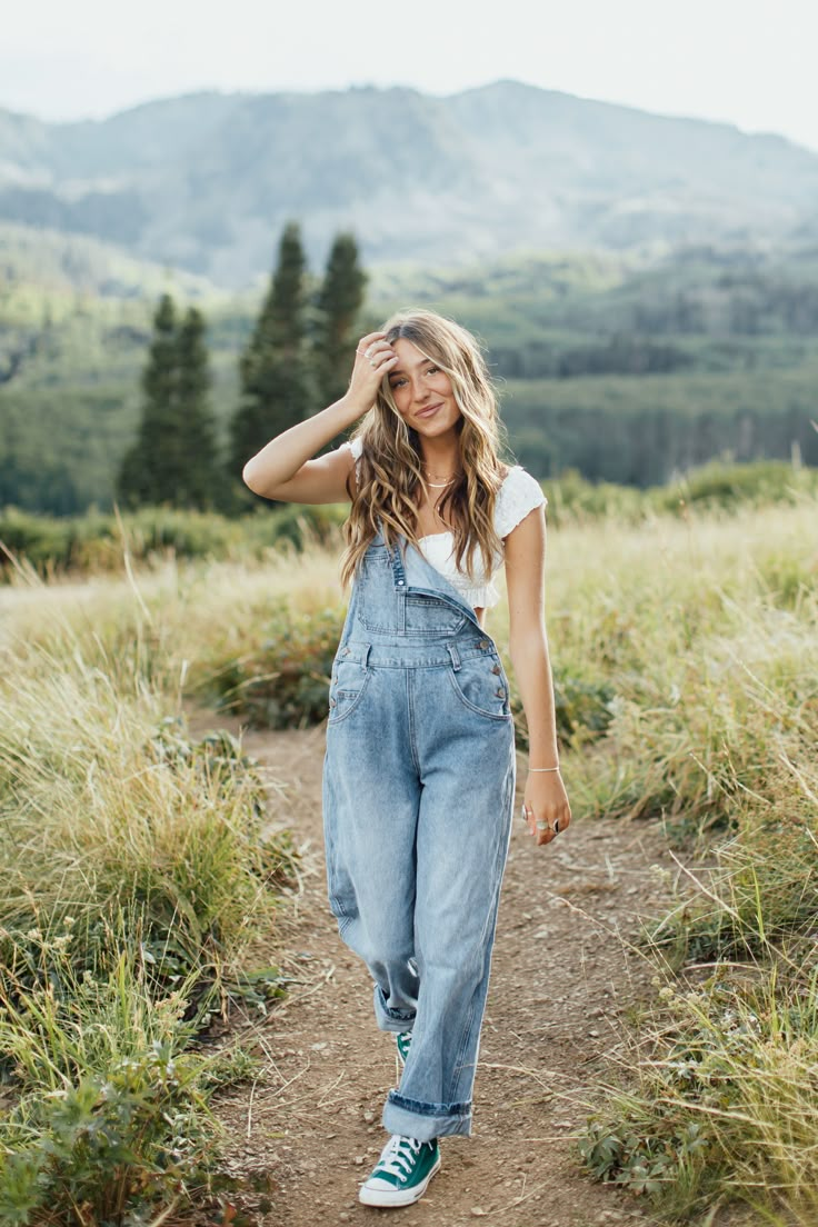 summer photoshoot inspo, summer senior pictures, senior portraits, senior photos, senior picture inspiration, summer aesthetic, mountain vibes, aesthetic, park city utah, park city wedding photographer, park city engagement photographer, mountain photoshoot, photoshoot inspiration,  wildflowers, sunset field photoshoot, sunset golden hour, golden hour photoshoot, golden field, mountain flower photos, inspiraiton, inspo, summer sunset pictures, summer sunset vibes, fall in the mountains, portrait March Senior Pictures, Summer Senior Pictures Outfits Jeans, Senior Photos Overalls, Senior Pictures Outfits Overalls, Senior Picture Overalls, Senior Picture Ideas Overalls, Overalls Outfit Senior Pictures, National Park Senior Pictures, Senior Picture Ideas Dirt Road