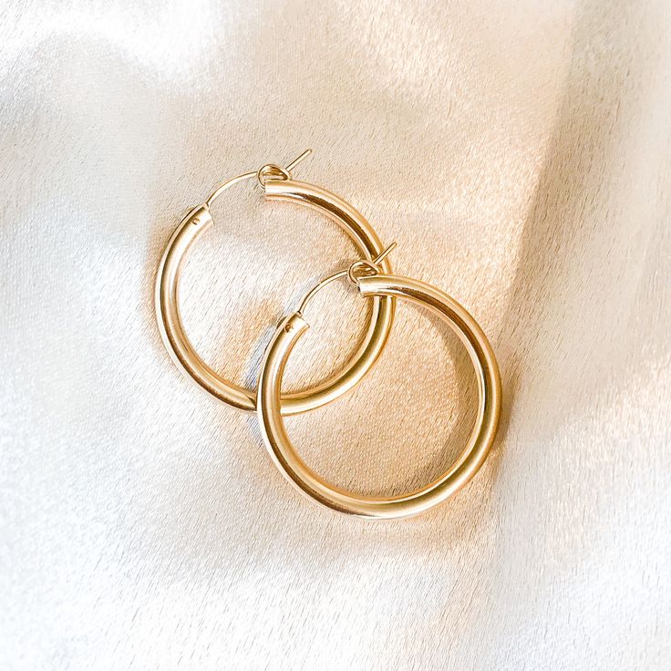 27mm x 3mm thick style gold filled hoops that are perfect for everyday wear. These measure a little over 1 inch across. You never have to take these off. Made to last and made to live in. 100x more gold than plated jewelry. Gold filled is waterproof, tarnish proof and great for sensitive ears. Hawaii x California. Tarnish Resistant Rounded Earrings For Everyday, Tarnish Resistant Hoop Earrings, Classic Small Hoop Earrings In 14k Gold Filled, Everyday Tarnish Resistant Hoop Earrings, Everyday Tarnish-resistant Hoop Earrings, Gold Rounded Earrings For Everyday, Gold Round Huggie Earrings For Everyday, Gold Round Earrings For Everyday, Classic Everyday Gold Hoop Earrings