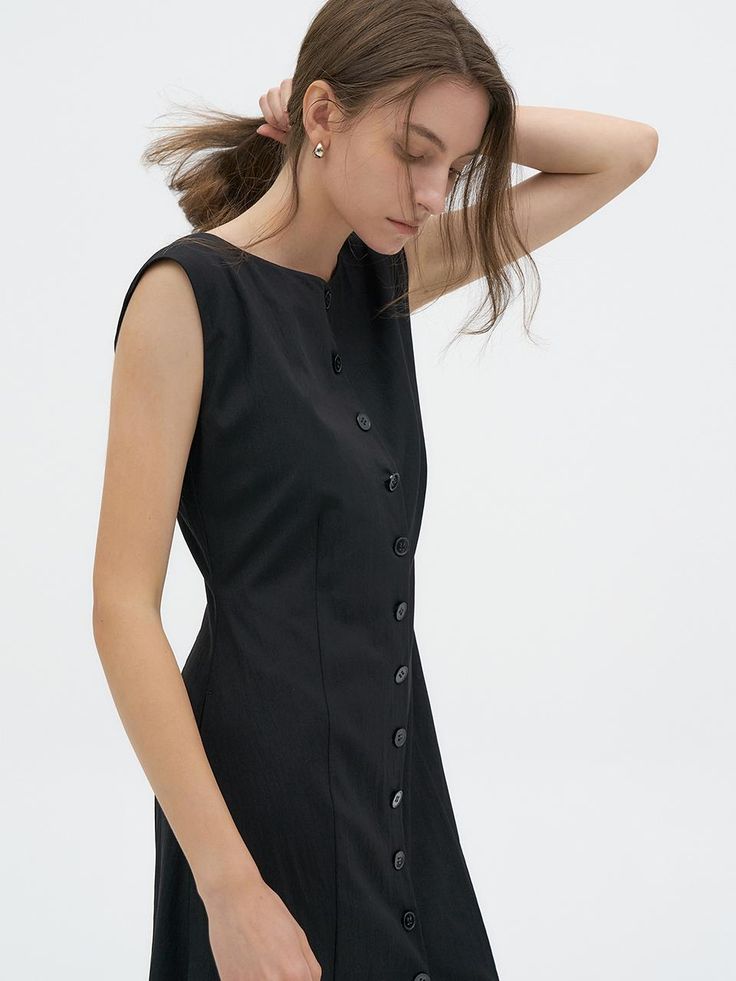 This is a trendy and feminine dress by Lamerei that is made out of high quality and sturdy material. With distinctive mood of the design and modern feminine look, you can style it for your comfortable daily outfit.- Boat neckline- Side pocket and buttons on the front- Feminine and modern mood Black Dresses With Side Buttons For Work, Black Dress With Side Buttons For Work, Black Workwear Dress With Side Buttons, Sleeveless Buttoned Midi Office Dress, Summer Dresses For Office Wear With Buttons, Summer Office Dresses With Buttons, Summer Office Wear Dresses With Buttons, Chic Summer Mini Dress For Office, Chic Summer Office Wear Mini Dress