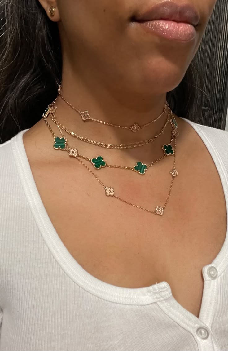 Van Cleef Layered Necklace, Van Clef Necklace Stack, Van Cleef Arpels Necklace Layering, Vca Aesthetic, Van Cleef Layering, Vca Necklace Layering, Luxury Necklace Stack, Vca Stack, Vca Necklace Outfit