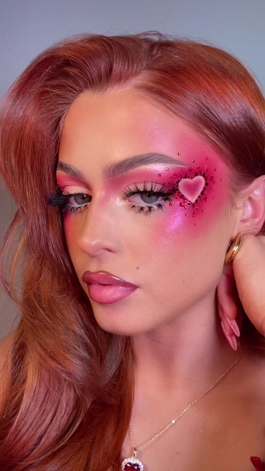 Valentines Looks Makeup, Special Effect Makeup, Fun Creative Makeup Looks, V Day Makeup Looks, Valentines Makeup Look, Love Makeup Looks, Valentine Day Makeup Looks, Valentine Eye Makeup, Vday Makeup Looks