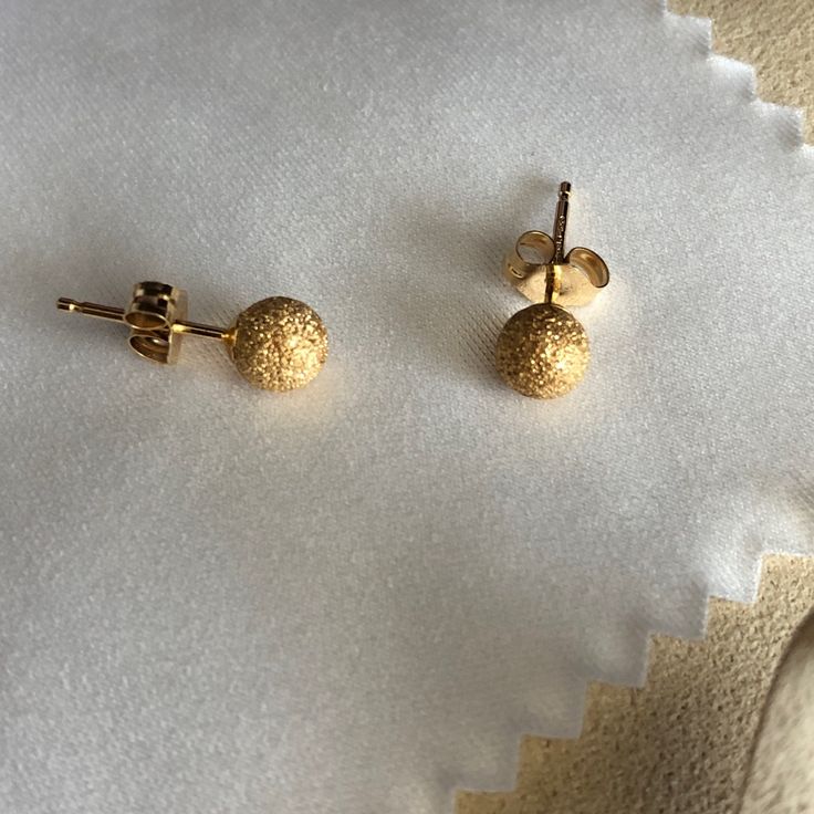 14k Yellow Gold Pav Ball Earrings - Nwot. Perfect Jewelry Staple, These Petite 0.75cm Round Earrings Have A Pav Finish, With Post/Clutch Closure. 0.5grams Of 14k Yellow Gold. Comes In Microfiber Jewelry Pouch With Cleaning Cloth. Gold Earrings Stamped 14k For Everyday Wear, Hypoallergenic Yellow Gold Anniversary Earrings, Elegant Gold Hypoallergenic Cluster Earrings, 14k Gold Pierced Cluster Earrings As Gift, Minimalist 14k Stamped Earrings For Gift, Hypoallergenic Yellow Gold Earrings For Anniversary, Classic Yellow Gold Cluster Earrings For Gift, Gold Cluster Earrings For Formal Occasions, Dainty Gold Hypoallergenic Cluster Earrings