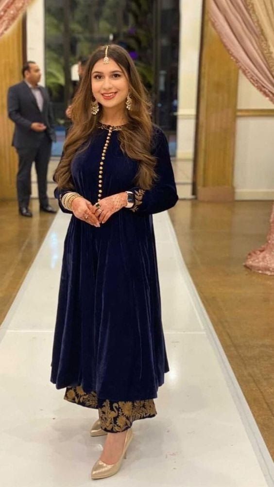 Velvet Dresses ideas Velvet Frocks For Women, Velvet Dress Designs Pakistani, Latest Velvet Suit Designs, Gold Locket Set, Latest Velvet Dresses, Wedding Gowns Ideas, Velvet Pakistani Dress, Color Wedding Dresses, Velvet Dresses Outfit