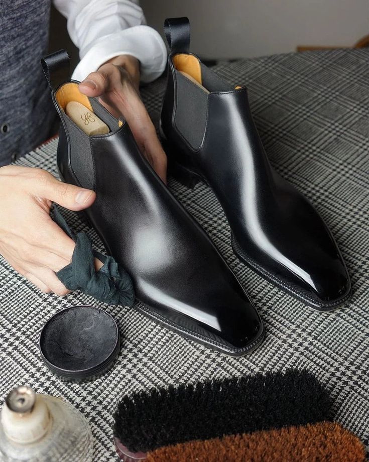 ❤️Step up your style game and gain a boost of confidence with our Black Chelsea Boots designed to discreetly add extra height. Perfectly crafted for those who desire elegance combined with a subtle lift, these boots ensure you look taller without compromising on comfort or style.❤️ ❤️Key Features: 👉Elegant Design: Classic black Chelsea boots with a sleek and timeless design, perfect for any occasion. 👉Height Increase: Built-in hidden lifts provide an additional 2-3 inches of height, enhancing Jodhpur Boots, Gentleman Shoes, Bespoke Shoes, Chelsea Boots Men, Jodhpur, Leather Shoes Men, Shoes For Men, Boots Outfit, Boots Shoes