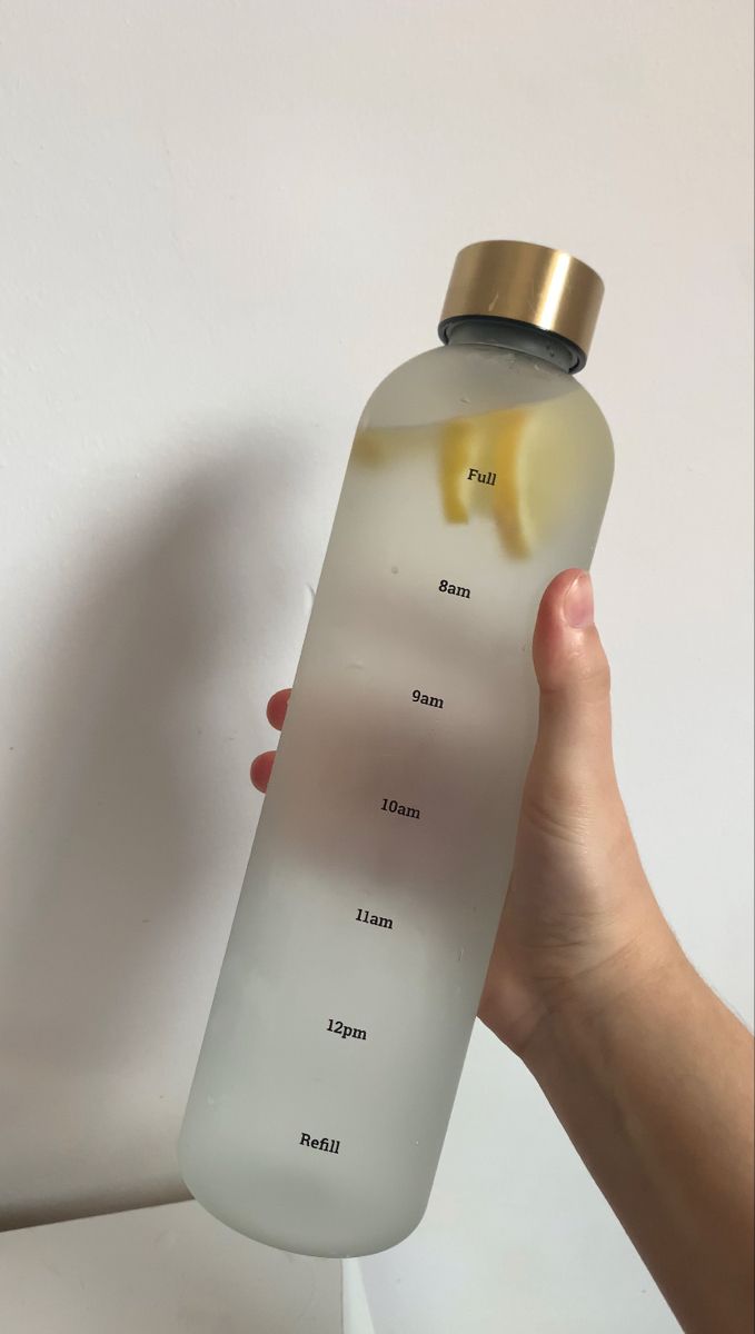 1 Liter Water Bottle, Water Bottle Tracker, Water Bottle With Times, Aesthetic Water, Trendy Water Bottles, Honey Water, Daily Water Intake, Water Aesthetic, Motivational Water Bottle