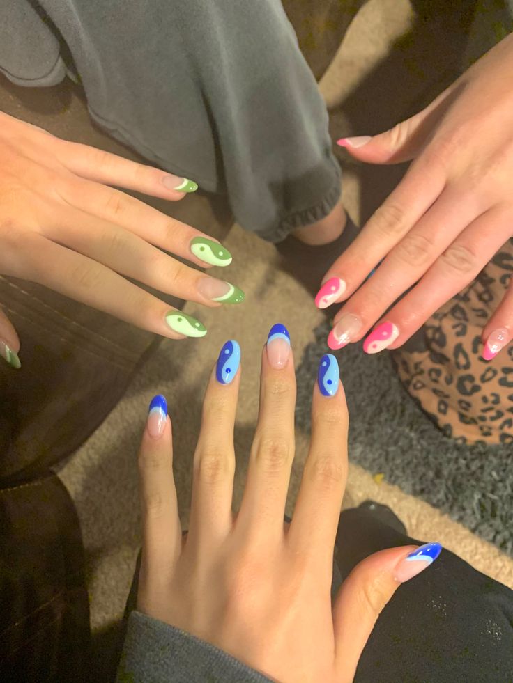 yin yang trio acrylics Trio Matching Nail Designs, Matching Nails For 3 People, Trio Nails Ideas, Nail Designs Matching Bff, Twin Nail Ideas, Nail Ideas Ying Yang, Matching Nails For 3, Matching Gel Nails With Best Friend, Trio Nail Ideas