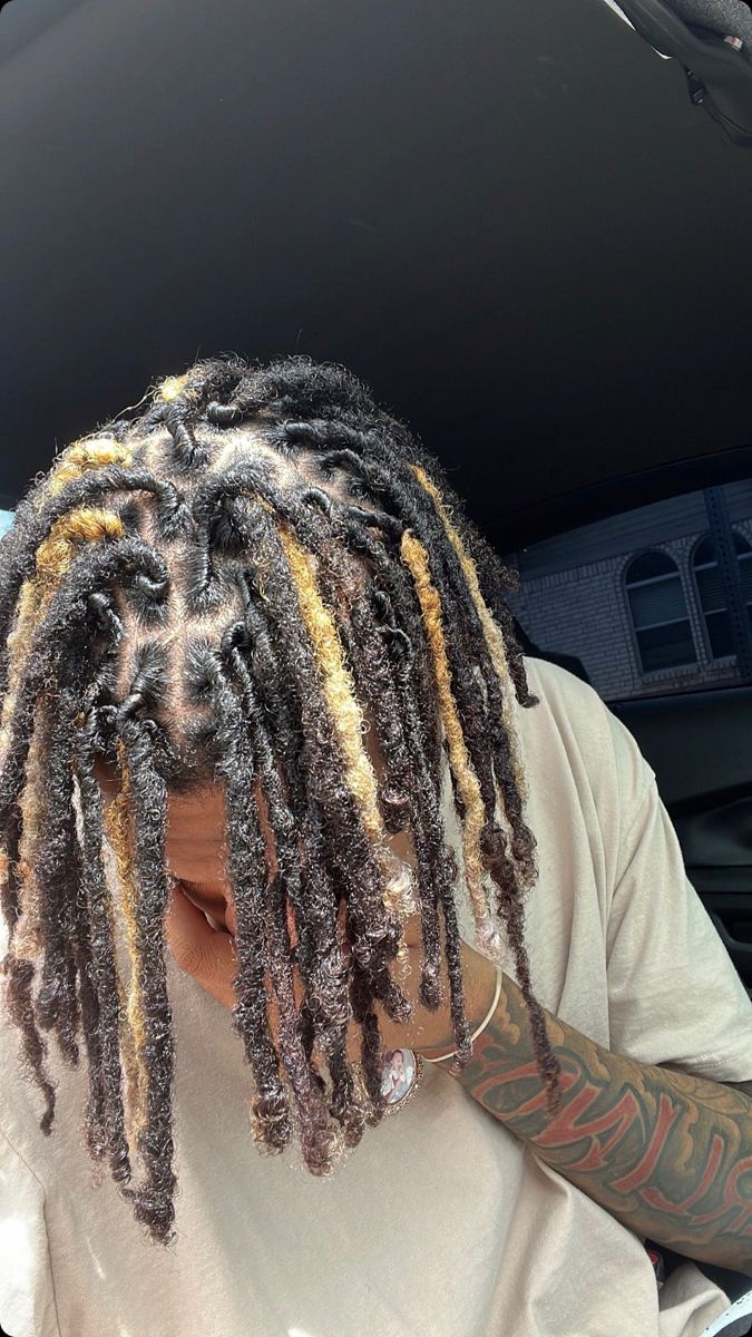 Dread Highlights Men, Dreads With Dyed Tips, Dyed Locs Ideas Men, Color Dreads Black Man, Full Head Locs Men, Middle Part Dreads, Dyed Dreads Men Tips, Dreads Dyed Men, Men Dyed Locs