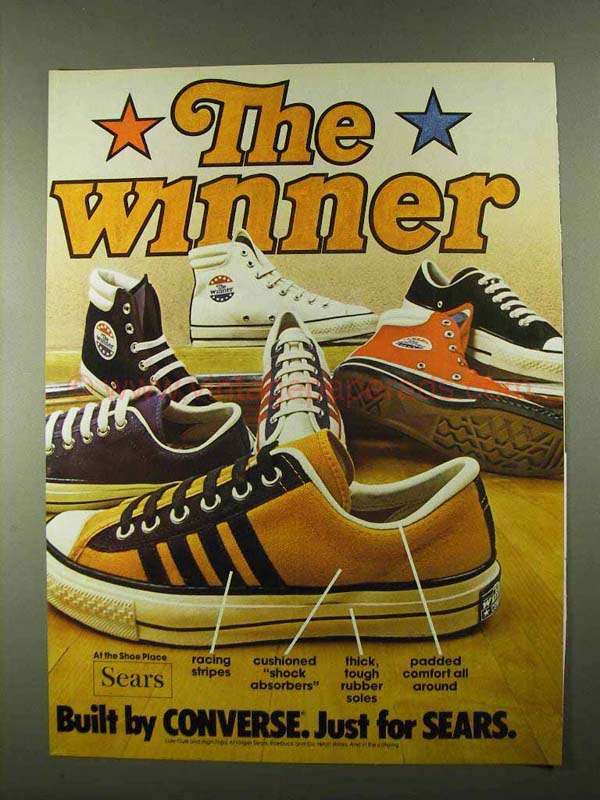 Converse Vintage, 80s Shoes, Converse Tennis Shoes, Shoes Ads, Vintage Converse, Retro Advertising, Vintage Sneakers, Racing Stripes, Retro Sneakers