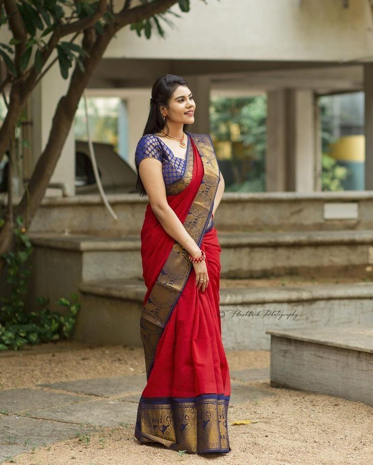 Saree Combination, Kanchi Saree, Indigo Saree, Blouse Tops Designs, Blouse Designs High Neck, Stylish Actresses, Indian Bridal Sarees, Wedding Saree Blouse Designs, Mysore Silk