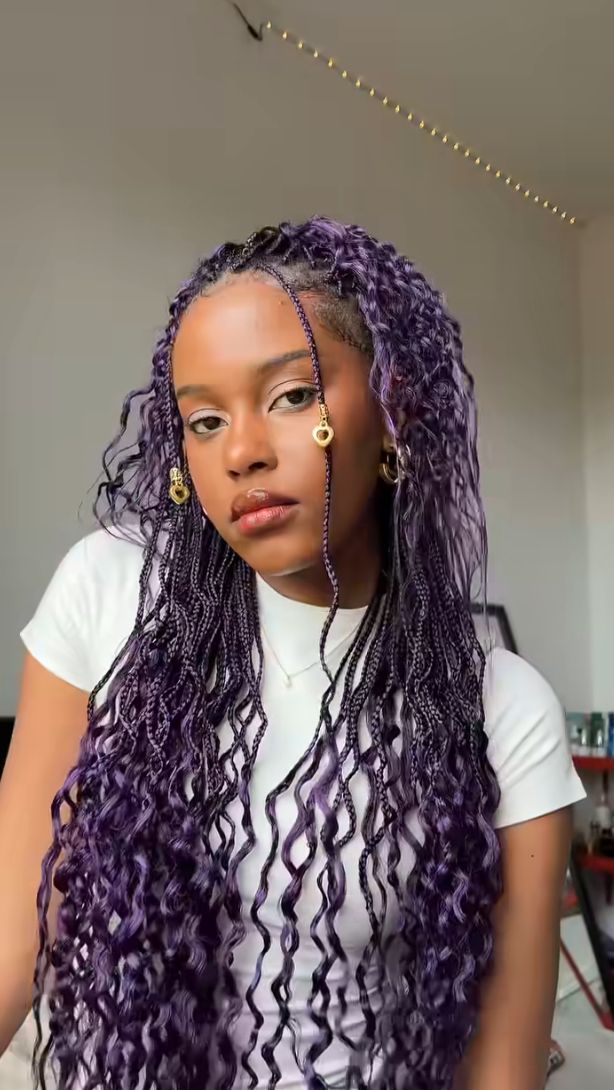 Violet Box Braids, Olive Green Box Braids, Lilac Braids For Black Women, Black And Purple Goddess Braids, Black And Purple Boho Braids, Colorful Goddess Braids, Dark Purple Braids For Black Women, Cute Color Combinations For Braids, Purple And Black Braids Hairstyles