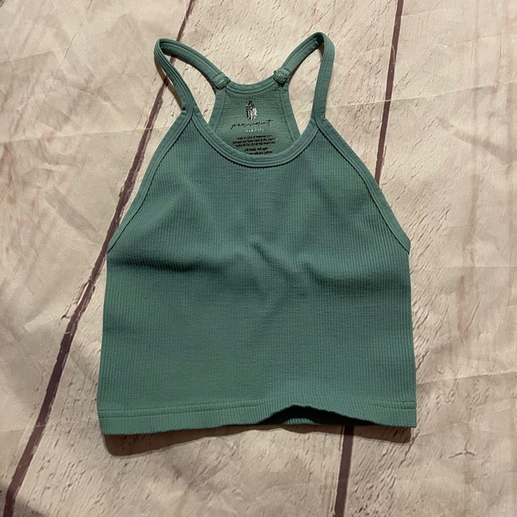 Brand New Without Tags Free People Movement Happiness Runs Crop American-Made Seamless Cropped Compression Rib Tank. Wear With Or Without A Bra. Perfect For Keeping You Comfortable While You Move. Ideal For: Layering And Studio Workouts Size: Xs/S Color: Green Spring Yoga Seamless Tops, Green Seamless Yoga Top, Summer Athleisure Tank Top With Seamless Design, Summer Athleisure Tops With Seamless Design, Summer Athleisure Seamless Tops, Green Sleeveless Seamless Sports Bra, Summer Gym Crop Top With Seamless Design, Casual Cami Crop Top For Yoga, Seamless Sleeveless Green Sports Bra