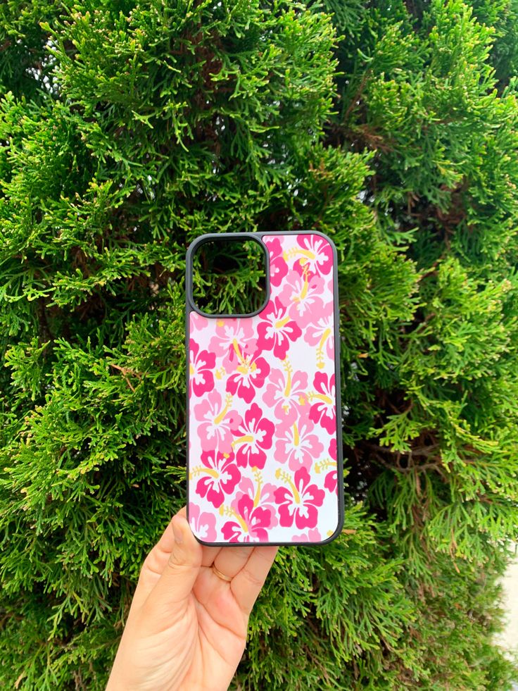 Hibiscus Flower Case models available for iPhone and Samsung 🌺 visit our website 💖 JaazStore Hawaiian Phone Case, Hibiscus Phone Case, Hawaii Phone Case, Beautiful Iphone Case, Cover Aesthetic, Phone Ideas, Pretty Iphone Cases, Apple Watch Case, Pink Phone Cases