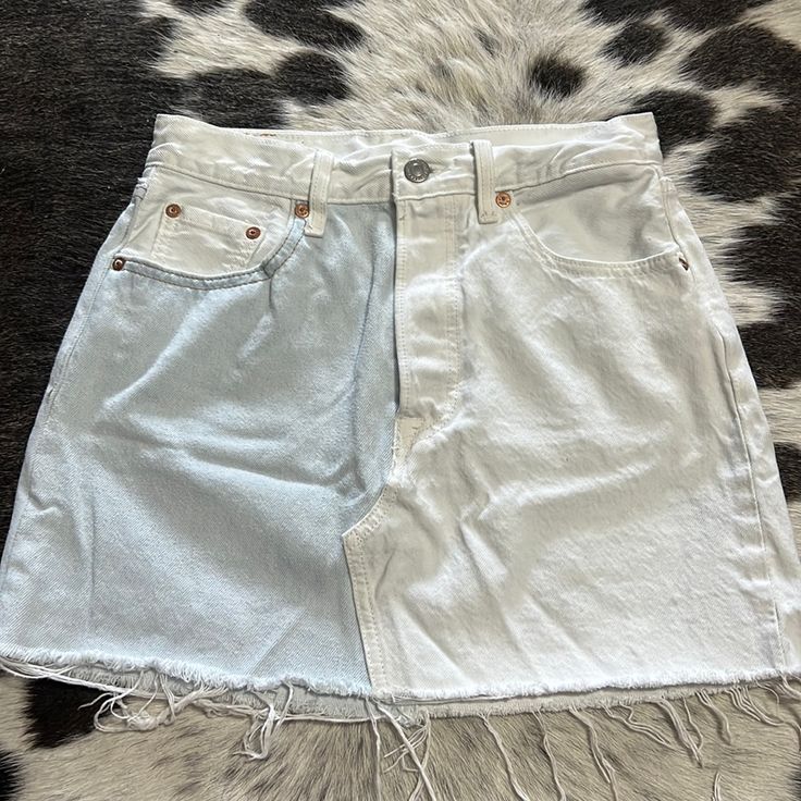 Like Brand New Just Isn’t My Style! Chic White Denim Mini Skirt, Trendy White Cutoff Denim Skirt, Fitted Cutoff White Mini Skirt, Fitted White Cutoff Mini Skirt, White Denim Mini Skirt For Summer, White Cotton Cutoff Mini Skirt, White Cutoff Denim Skirt For Summer, White Cotton Cutoff Skirt, Trendy High Rise White Mini Skirt