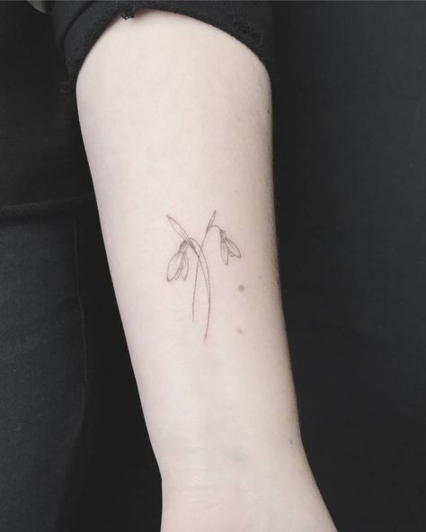 a small flower tattoo on the wrist