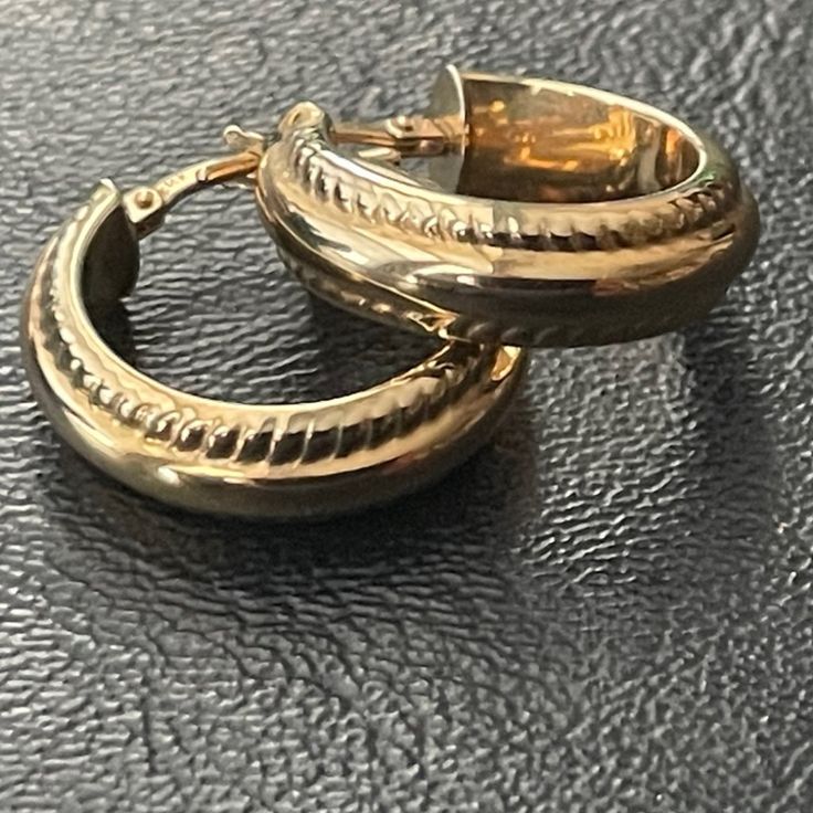 Vintage 14k Gold Hoop Pierced Earrings Stamped 14k Italy 3/4" Long In Excellent Condition Estimated Measurements 14k Gold Hinged Hoop Earrings For Formal Occasions, 14k Gold Stamped Hoop Jewelry, Classic 14k Stamped Hoop Earrings, 14k Yellow Gold Hinged Earrings, Elegant Hinged Yellow Gold Hoop Earrings, Elegant Small Hoop Hinged Earrings, Elegant Small Hinged Hoop Earrings, Oval Gold Plated Hoop Earrings For Formal Occasions, Yellow Gold Small Hinged Hoop Earrings