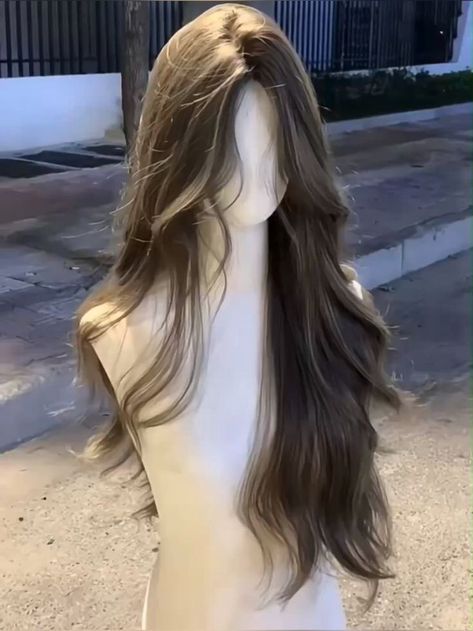 Pretty Hair Cuts, Haircuts For Long Hair With Layers, Korean Hair Color, Hair Style Korea, Hair Inspiration Long, Oc Inspo, Hairstyles For Layered Hair, Haircuts For Wavy Hair, Hair Up Styles