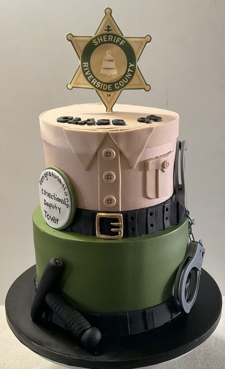 there is a police cake on top of a hat with the badge of an officer