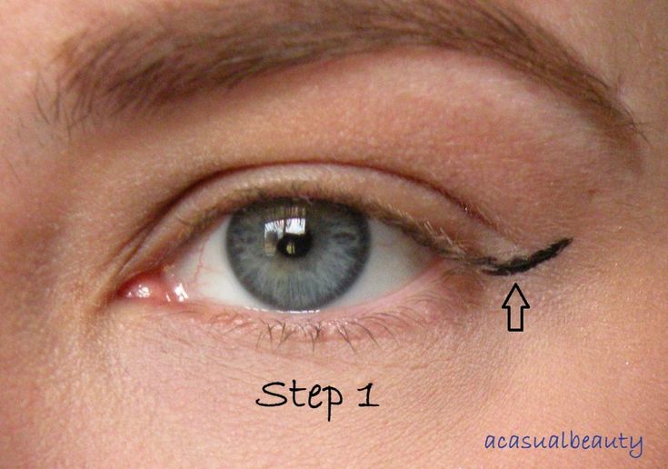 Tutorial: Winged Eyeliner for Hooded Eyes – The Makeup Moth Winged Eyeliner For Hooded Eyes, Cat Eyeliner Tutorial, Makeup For Hooded Eyelids, Hooded Eyes Tutorial, Eye Makeup For Hooded Eyes, Hooded Eyelids, Eyeliner For Hooded Eyes, Eyeliner Tips, Winged Eyeliner Tutorial