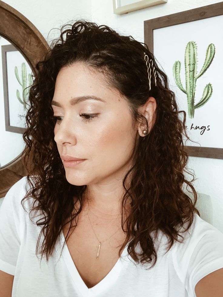 Curly Side Pinned Hair, Curly Hair With Pins On Side, Curly Hair Parted To The Side, Curly Hair With Side Clip, Curly Hair Pinned To The Side, Clipped Back Curly Hair, Curly Hair Pinned Back, Wedding Hair Side, Side Swept Hairstyles