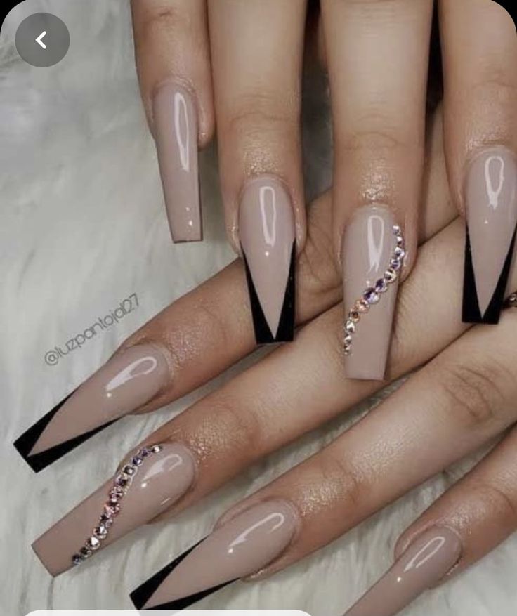 Occasion Nails, Mauve Nails, Black Tips, Halloween Acrylic Nails, Long Acrylic Nail Designs, Pedicure Manicure, Ombre Acrylic Nails, Studded Nails, Pretty Nail Designs