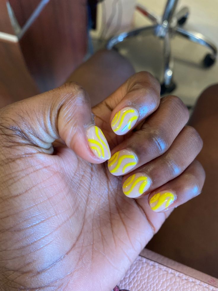 Yellow Squiggle Nails, Squiggle Nails, Swirly Nails, Yellow Nails Design, Lime Yellow, Yellow Short, Yellow Nails, Yellow Shorts, Nail Inspo