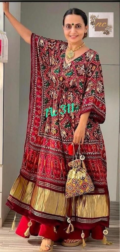 Gajji Silk Kurta, Kaftan Kurti, Kaftan Design, Kaftan Kurta, Indian Kurti Designs, Indian Kurti, Long Frock, Beautiful Casual Dresses, Punjabi Dress