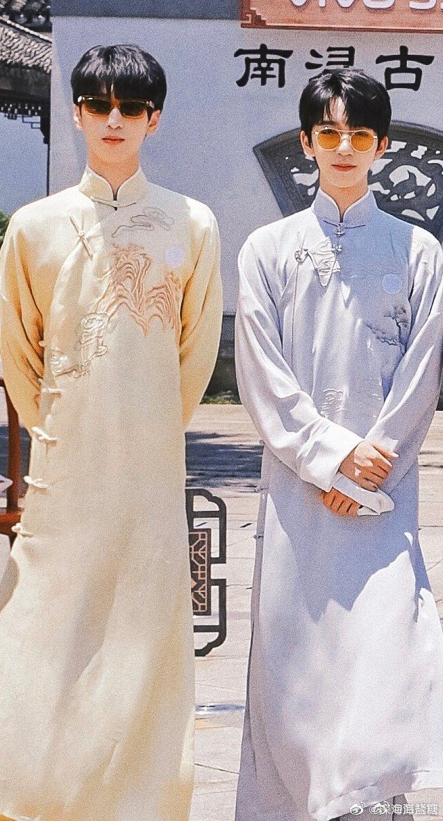 Men Chinese Traditional Outfit, Changshan Male, Chinese New Year Outfit Men, Male Qipao, Changshan Traditional, Chinese Outfits Men, Male Chinese Clothing, Chinese Male Fashion, Male Cheongsam