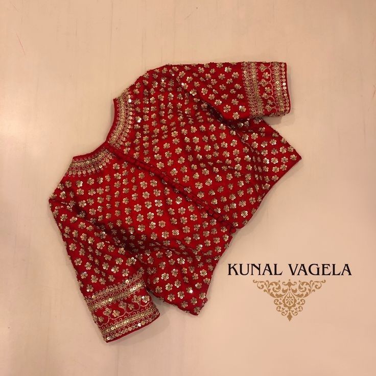 Saree With Dupatta, Work Blouse Designs, Maggam Work Blouse, Blouse Designs Catalogue, Sari Blouse Designs, Blouse Designs Indian, Silk Saree Blouse Designs, Maggam Work Blouse Designs, Blouse Designs Silk