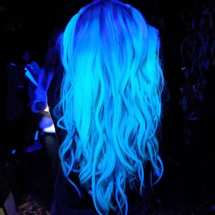 Glow In The Dark Hair Dye, Glowing Hair Art, Blue Fire Hair, Neon Blue Hair, Experiment Oc, Hilarious Halloween Costumes, Glow In The Dark Hair, Glow Outfits, Midnight Blue Hair