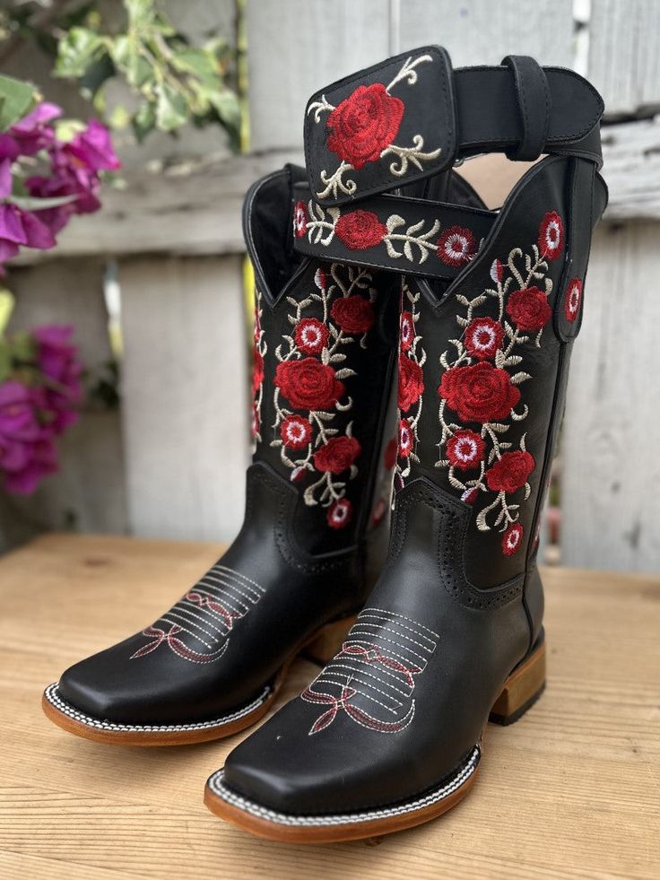 JB-1607 Negro Bota Vaquera con Cinturon Vaquero para Mujer - Botas Vaqueras para Mujer - Cinturones Vaqueros para Mujer Quince Boots, Mexican Boots For Women, Boots Mexican, Vaquera Boots, Cowboy Outfits For Women, Rose Boots, Red Quinceanera Ideas, Mexican Boots, Quinceanera Shoes