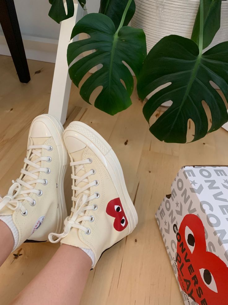 Cdg converse, cream Cdg converse, sneakers, shoes, shoe inspo, cdg, converse play, cute shoes Cdg Converse Cream, Converse Play Outfit, Cdg Shoes, Cdg Converse Outfit, Converse Heels, Converse Cdg, Cdg Play Converse, Converse Cream, Cream Converse