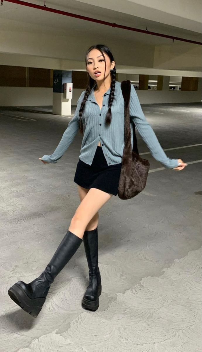 Cute Outfits With Long Boots, Long Platform Boots Outfit, Black Platform Boots Outfit Winter, Cobra Boots Outfit, 155cm Outfit, Black Platforms Outfit, 150 Cm Girl Outfit, 150 Cm Girl, Y2k Boots Outfit